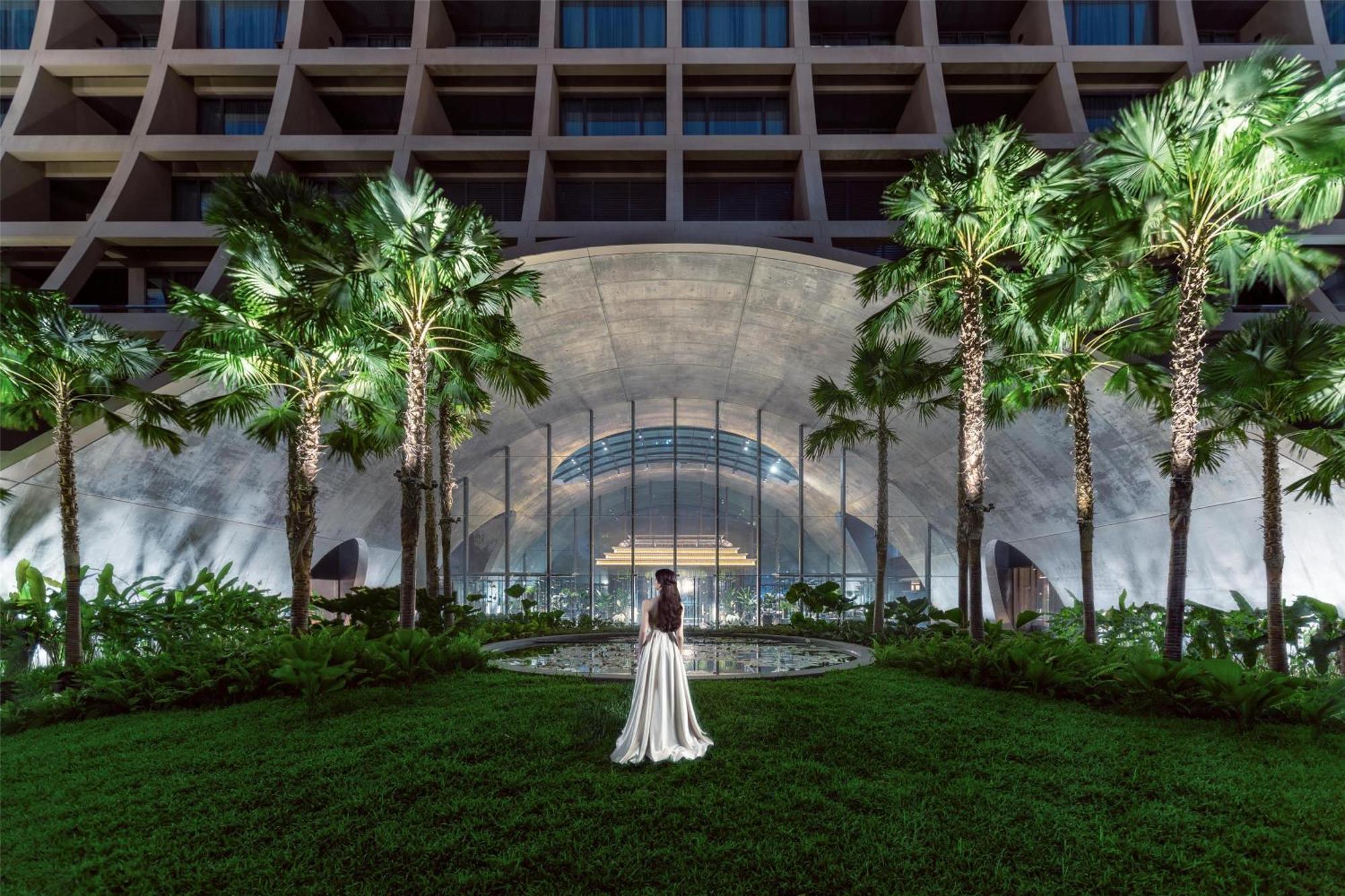 Sindhorn Kempinski Hotel Bangkok Exterior photo