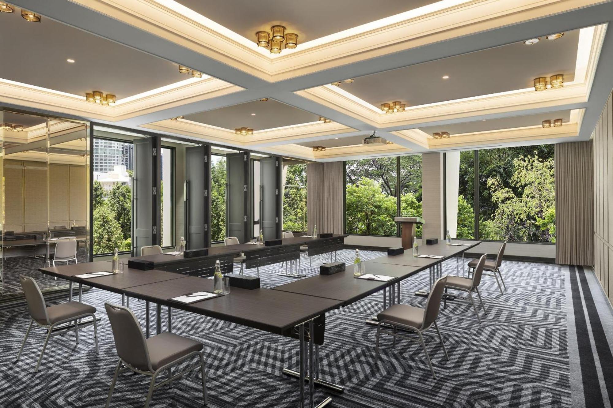 Sindhorn Kempinski Hotel Bangkok Exterior photo
